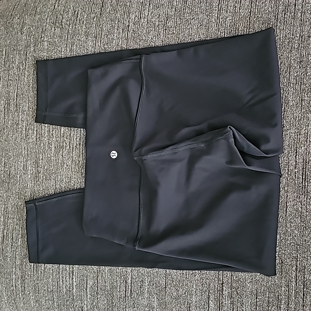 Lululemon Black Crops, Size 6
